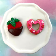 Load image into Gallery viewer, Valenetine treats (Choose One)